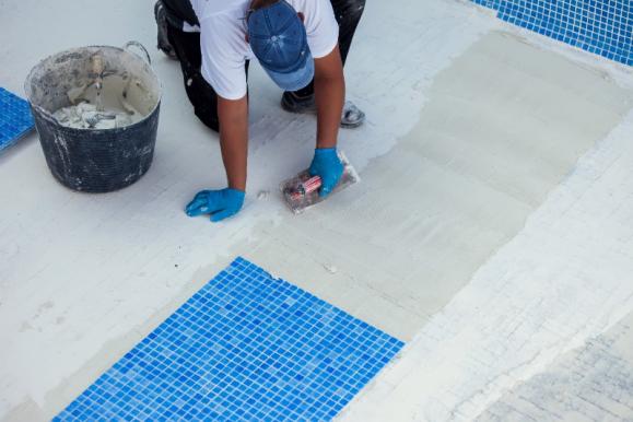 Carrelage de piscine creusée